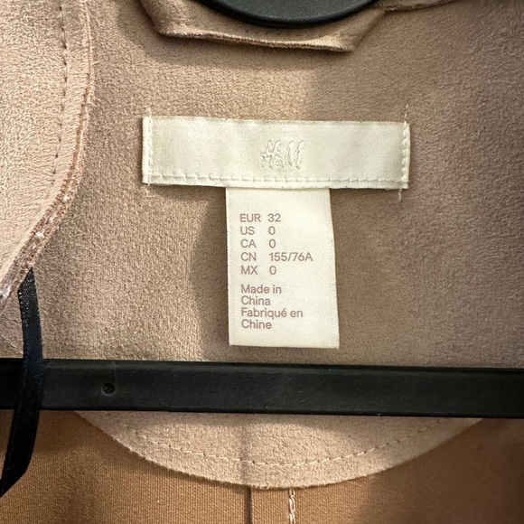 H&M trench. Great condition. Lightweight. - Picture 3 of 5